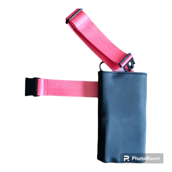 Nwot Kendall & Kylie Make up Waist bag - Picture 3 of 10